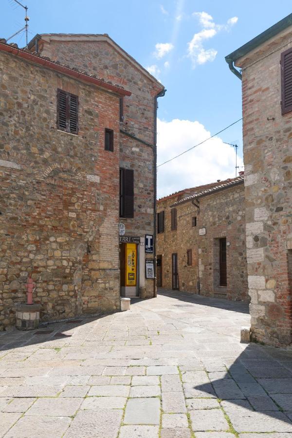Contignano Noi2+2 Vacanze - App. Andrea מראה חיצוני תמונה