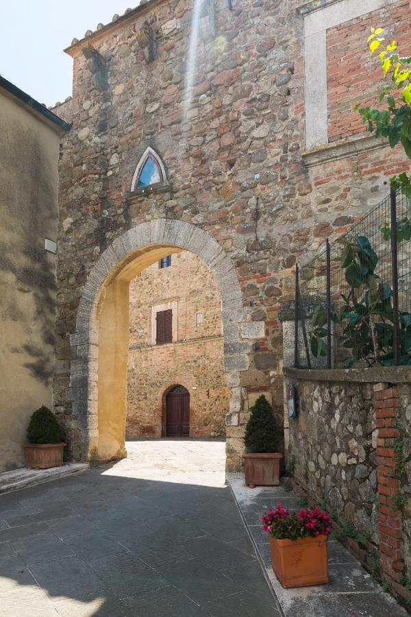 Contignano Noi2+2 Vacanze - App. Andrea מראה חיצוני תמונה